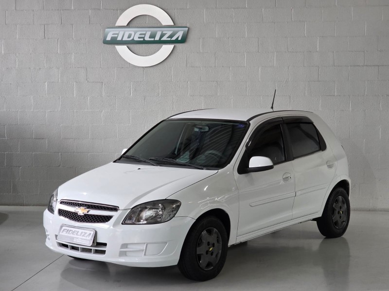 CELTA 1.0 MPFI LT 8V FLEX 4P MANUAL - 2015 - FARROUPILHA