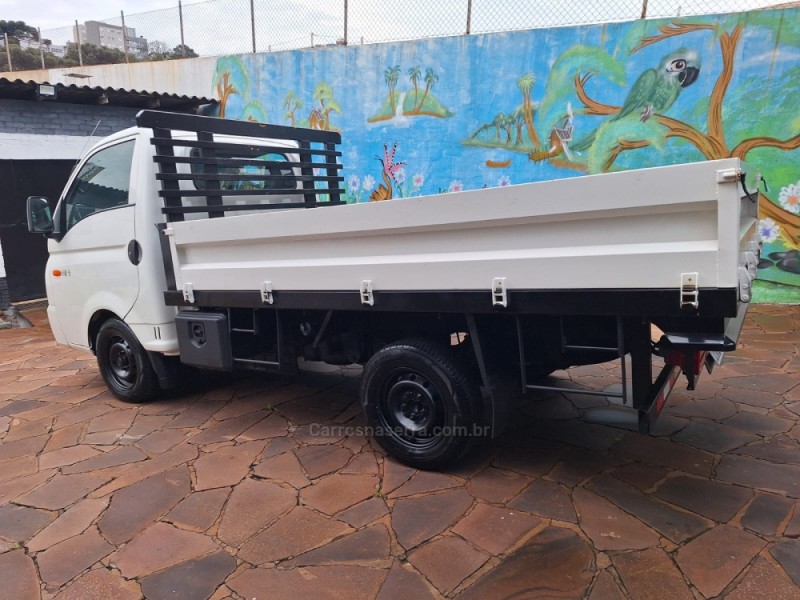 HR 2.5 TCI HD LONGO COM CAÇAMBA 4X2 8V 97CV TURBO INTERCOOLER DIESEL 2P MANUAL - 2014 - CAXIAS DO SUL