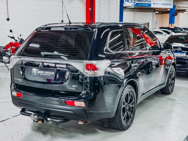 OUTLANDER 3.0 GT 4X4 V6 24V GASOLINA 4P AUTOMÁTICO - 2014 - CAXIAS DO SUL