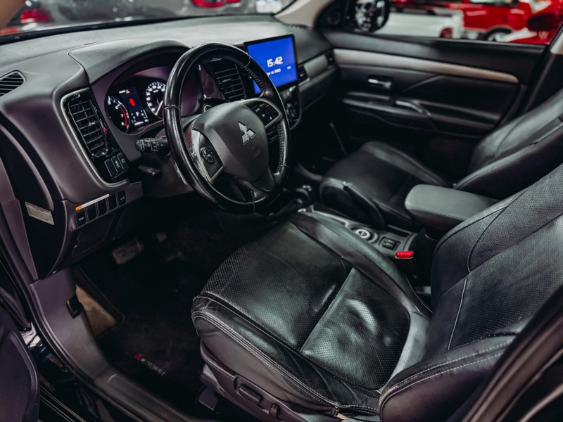 OUTLANDER 3.0 GT 4X4 V6 24V GASOLINA 4P AUTOMÁTICO - 2014 - CAXIAS DO SUL