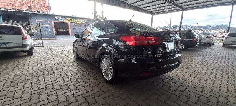 FOCUS 2.0 TITANIUM FASTBACK 16V FLEX 4P AUTOMÁTICO - 2016 - CAXIAS DO SUL