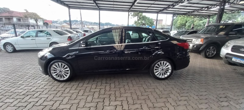 FOCUS 2.0 TITANIUM FASTBACK 16V FLEX 4P AUTOMÁTICO - 2016 - CAXIAS DO SUL