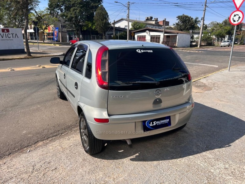 CORSA 1.8 MPFI MAXX 8V FLEX 4P MANUAL - 2005 - VENâNCIO AIRES