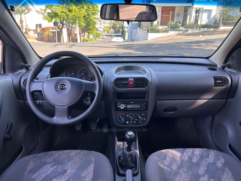 CORSA 1.8 MPFI MAXX 8V FLEX 4P MANUAL - 2005 - VENâNCIO AIRES