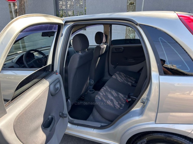 CORSA 1.8 MPFI MAXX 8V FLEX 4P MANUAL - 2005 - VENâNCIO AIRES