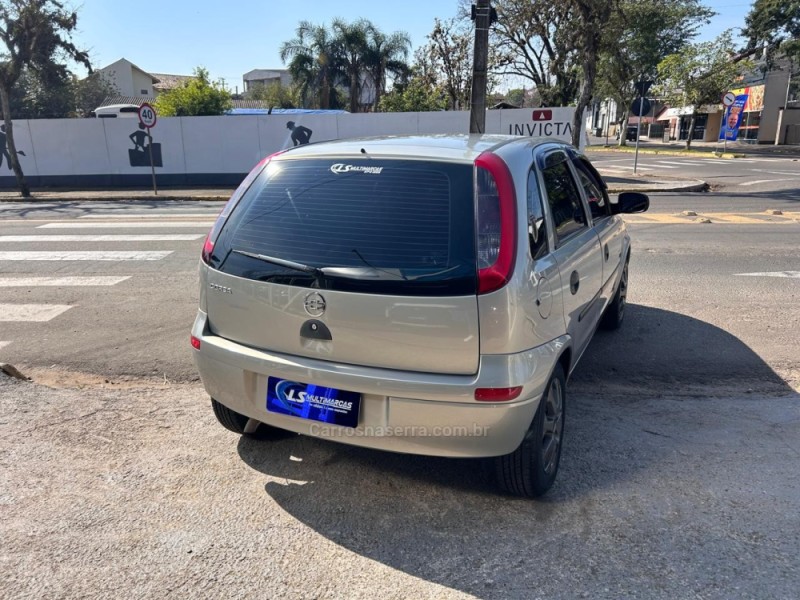 CORSA 1.8 MPFI MAXX 8V FLEX 4P MANUAL - 2005 - VENâNCIO AIRES