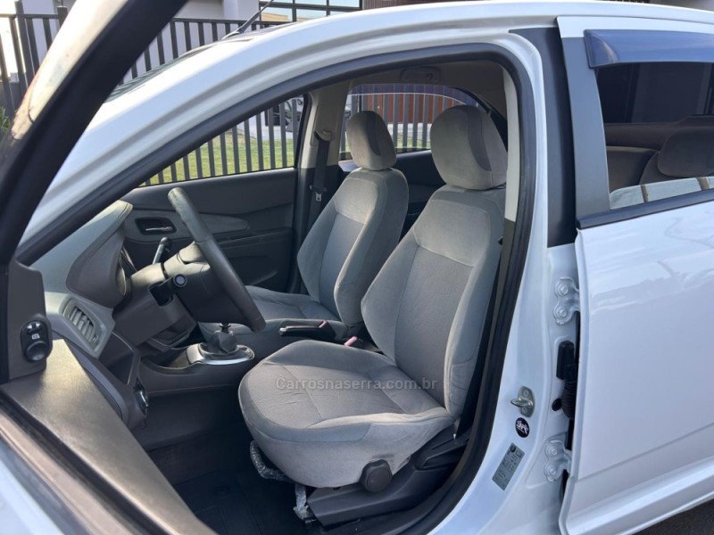 COBALT 1.4 MPFI LTZ 8V FLEX 4P MANUAL - 2014 - VENâNCIO AIRES