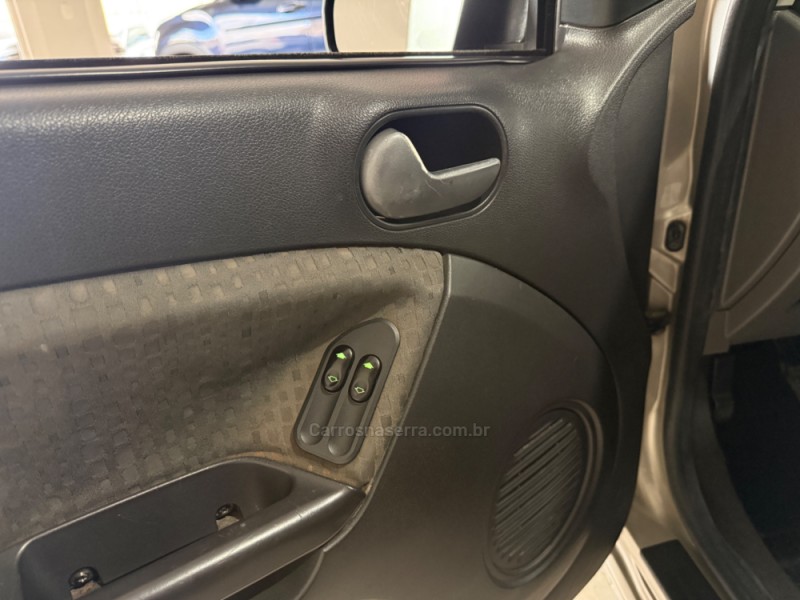 FIESTA 1.6 ROCAM SE SEDAN 8V FLEX 4P MANUAL - 2011 - GUAPORé