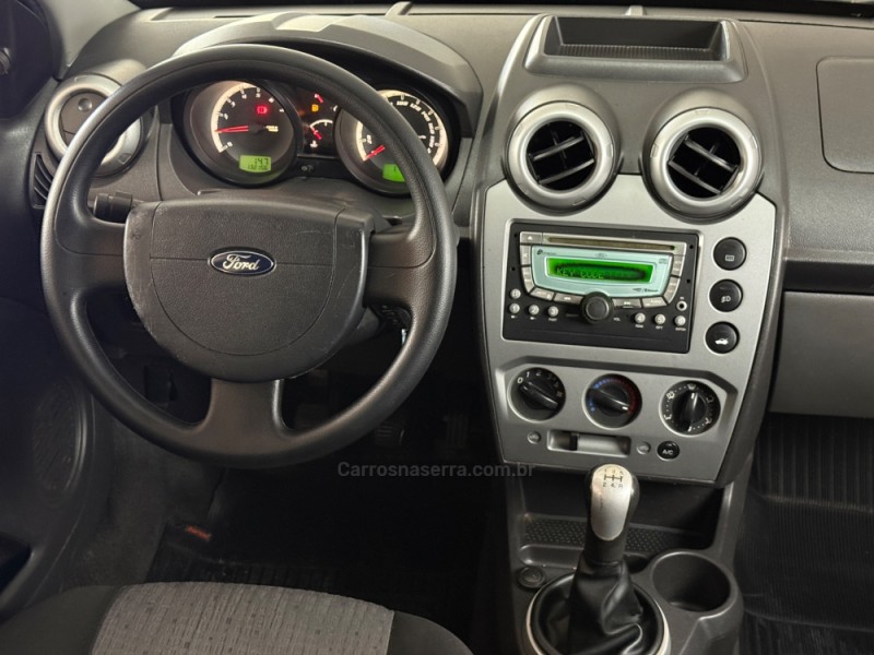 FIESTA 1.6 ROCAM SE SEDAN 8V FLEX 4P MANUAL - 2011 - GUAPORé