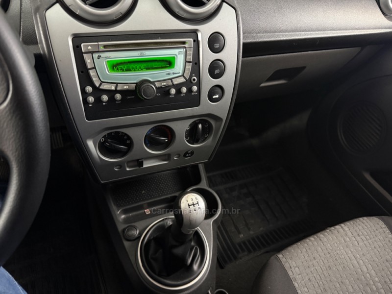 FIESTA 1.6 ROCAM SE SEDAN 8V FLEX 4P MANUAL - 2011 - GUAPORé