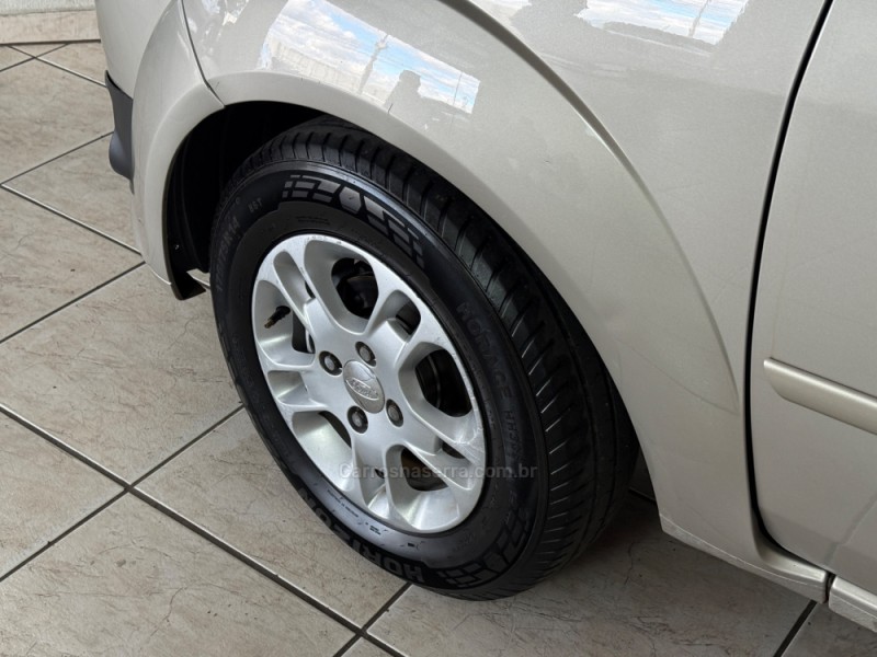 FIESTA 1.6 ROCAM SE SEDAN 8V FLEX 4P MANUAL - 2011 - GUAPORé