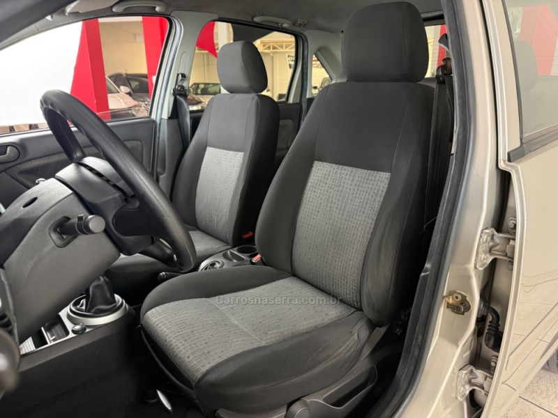FIESTA 1.6 ROCAM SE SEDAN 8V FLEX 4P MANUAL - 2011 - GUAPORé