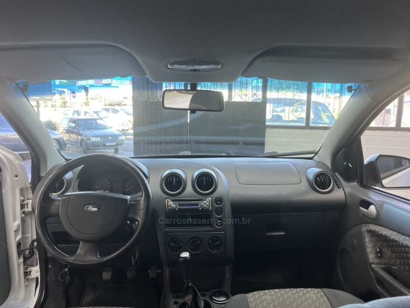 FIESTA 1.6 MPI HATCH 8V FLEX 4P MANUAL - 2004 - CAXIAS DO SUL