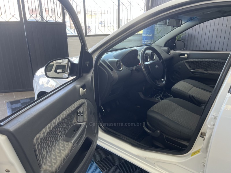 FIESTA 1.6 MPI HATCH 8V FLEX 4P MANUAL - 2004 - CAXIAS DO SUL