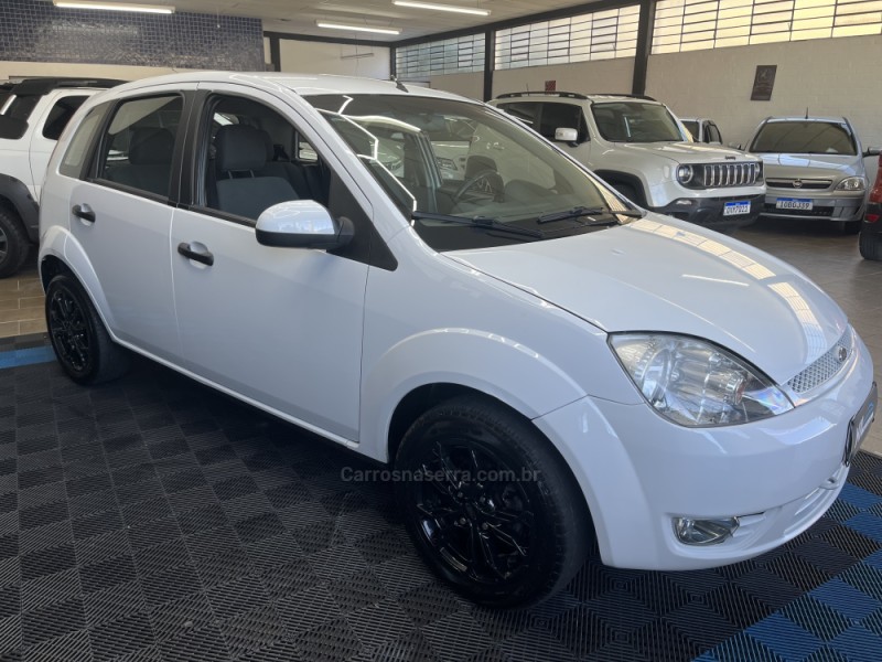 FIESTA 1.6 MPI HATCH 8V FLEX 4P MANUAL - 2004 - CAXIAS DO SUL