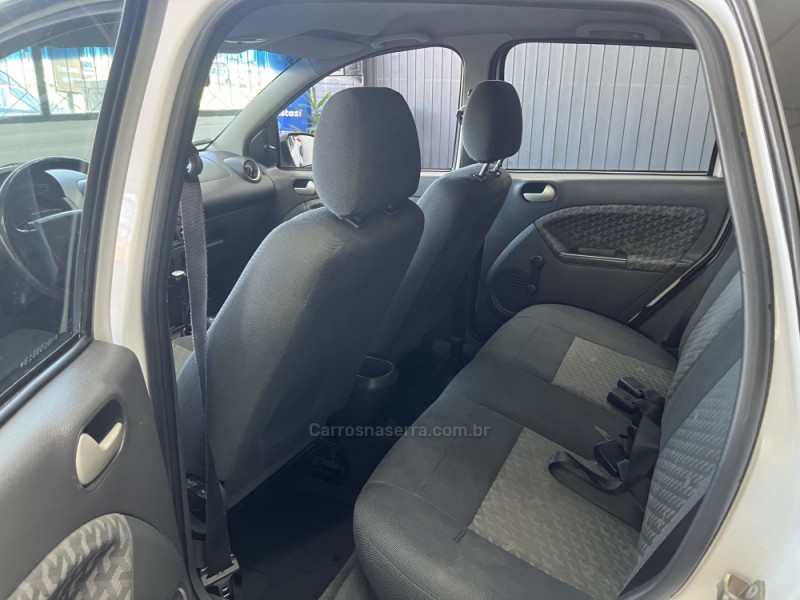 FIESTA 1.6 MPI HATCH 8V FLEX 4P MANUAL - 2004 - CAXIAS DO SUL