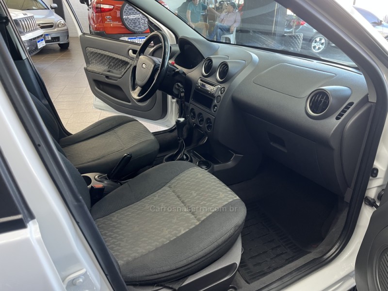FIESTA 1.6 MPI HATCH 8V FLEX 4P MANUAL - 2004 - CAXIAS DO SUL