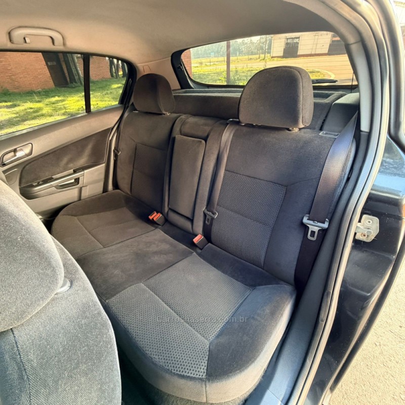 VECTRA 2.0 MPFI GT HATCH 8V FLEX 4P MANUAL - 2011 - VACARIA