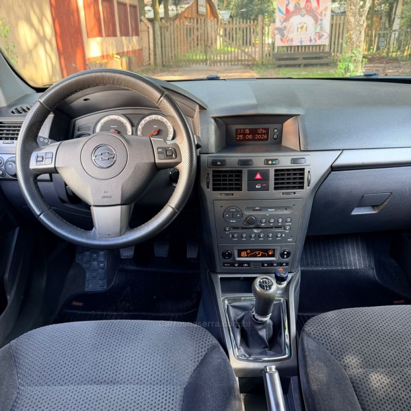 VECTRA 2.0 MPFI GT HATCH 8V FLEX 4P MANUAL - 2011 - VACARIA