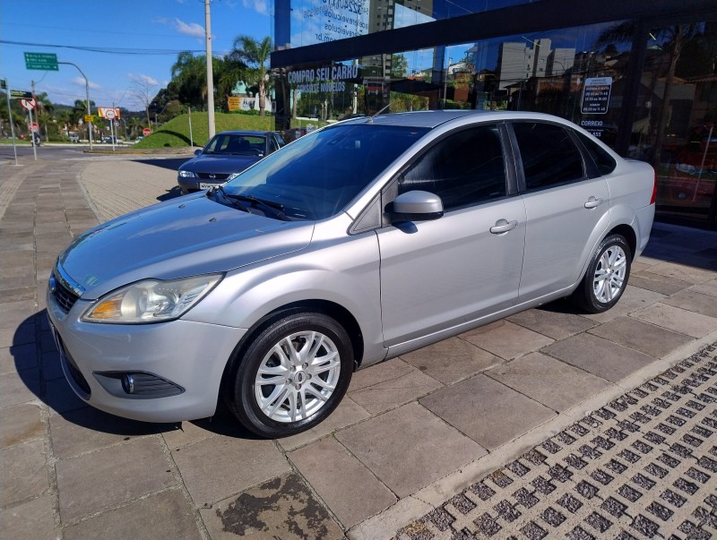 focus 2.0 glx sedan 16v flex 4p manual 2011 caxias do sul