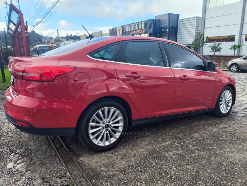 FOCUS 2.0 TITANIUM 16V FLEX 4P AUTOMÁTICO - 2016 - FARROUPILHA