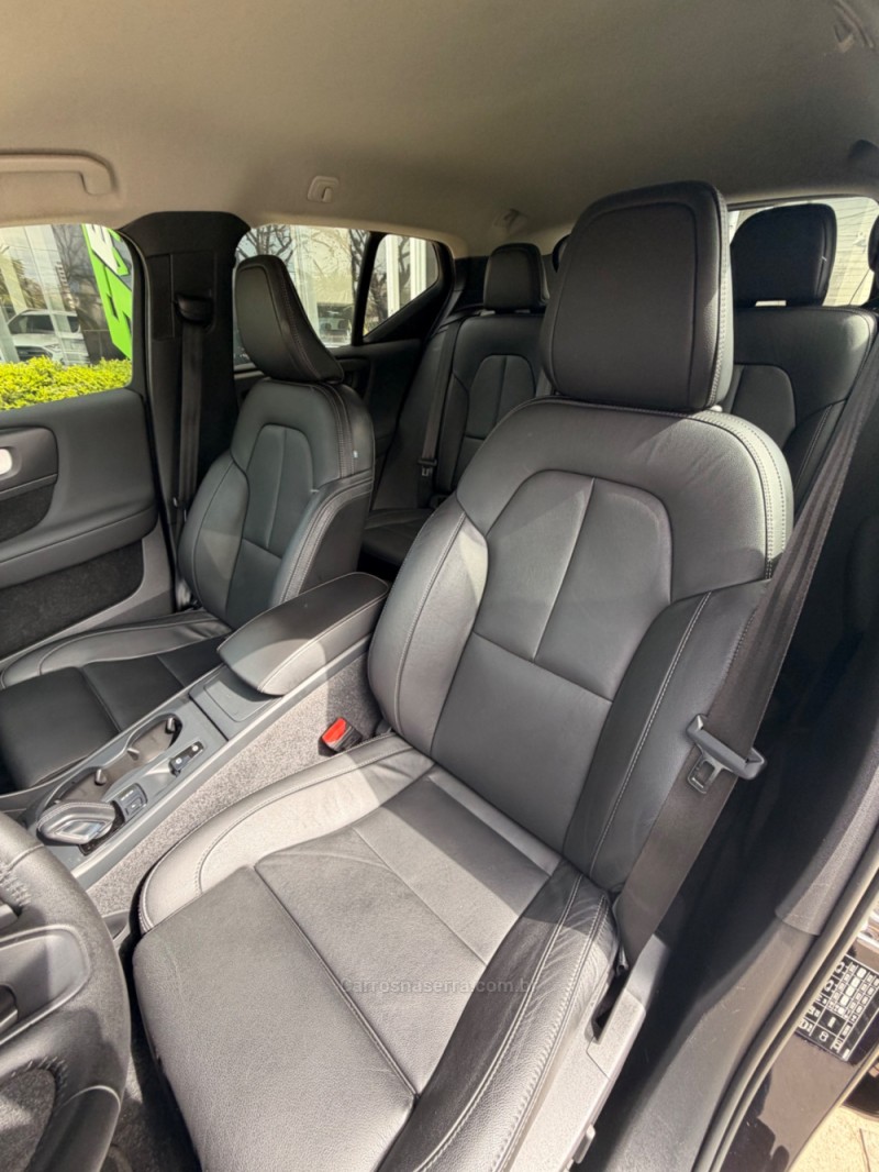 XC 40 2.0 T4 GASOLINA MOMENTUM 190CV FWD  - 2021 - FARROUPILHA