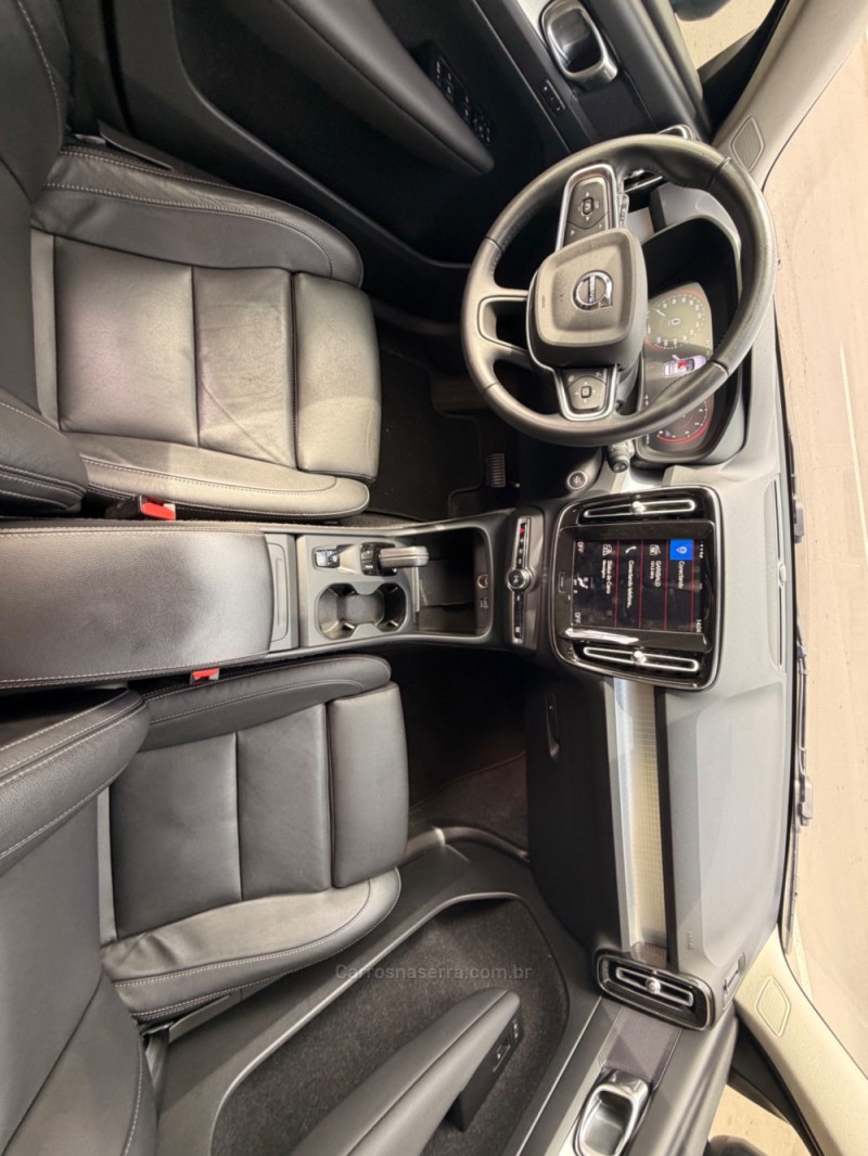 XC 40 2.0 T4 GASOLINA MOMENTUM 190CV FWD  - 2021 - FARROUPILHA