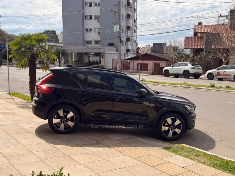 XC 40 2.0 T4 GASOLINA MOMENTUM 190CV FWD  - 2021 - FARROUPILHA