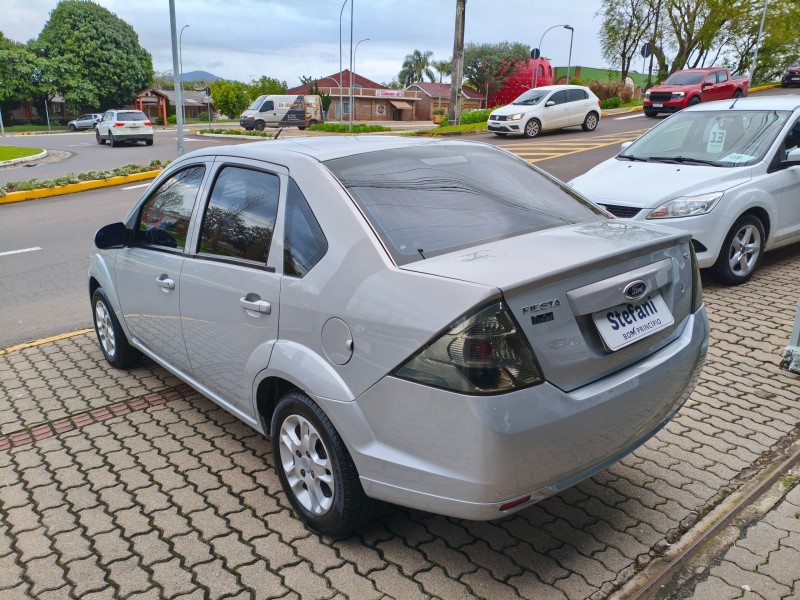 FIESTA 1.6 ROCAM SEDAN 8V FLEX 4P MANUAL - 2013 - BOM PRINCíPIO