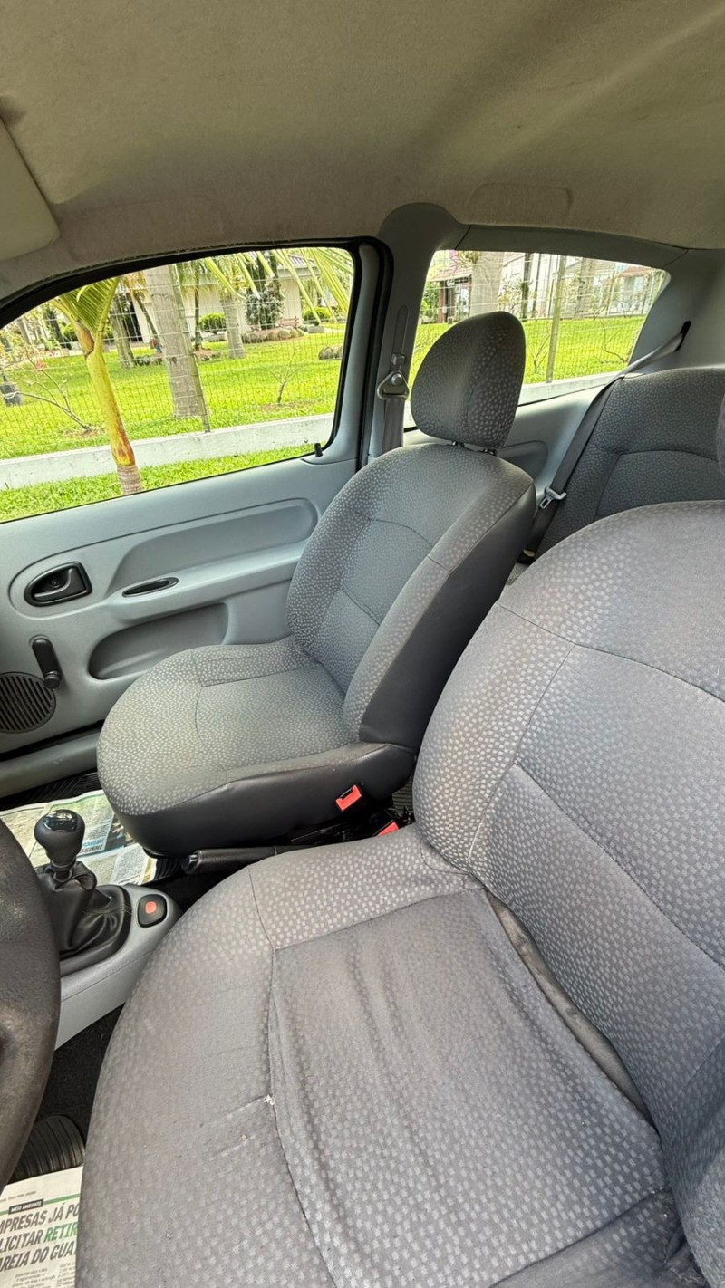 CLIO 1.0 CAMPUS 16V FLEX 2P MANUAL - 2011 - FELIZ