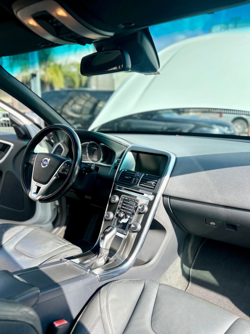 XC60 2.0 T5 R DESIGN TURBO GASOLINA 4P AUTOMÁTICO - 2014 - CAXIAS DO SUL