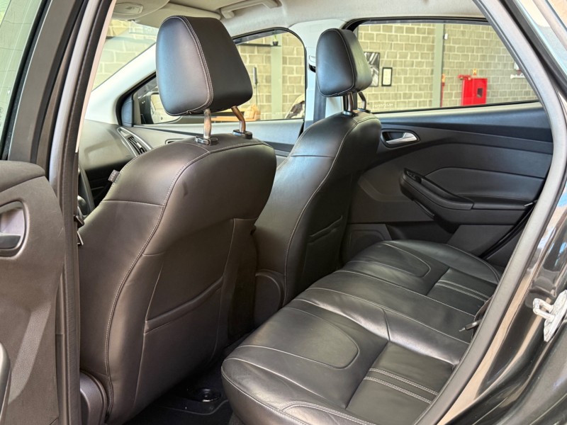FOCUS 2.0 SE HATCH 16V FLEX 4P AUTO - 2014 - CARLOS BARBOSA
