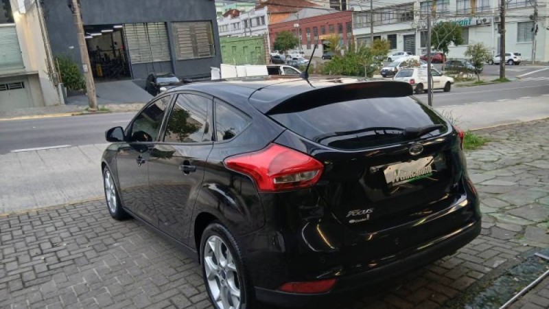 FOCUS 2.0 SE HATCH 16V FLEX 4P AUTO - 2017 - CAXIAS DO SUL