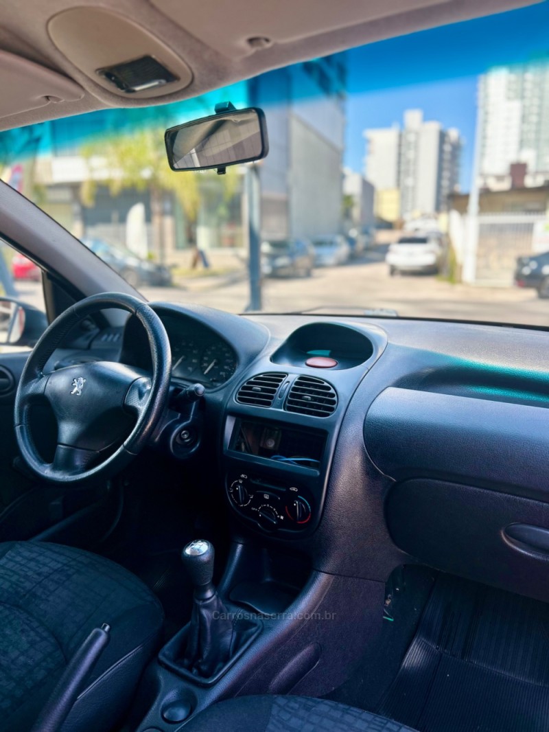 206 1.0 SELECTION 16V GASOLINA 4P MANUAL - 2004 - CAXIAS DO SUL