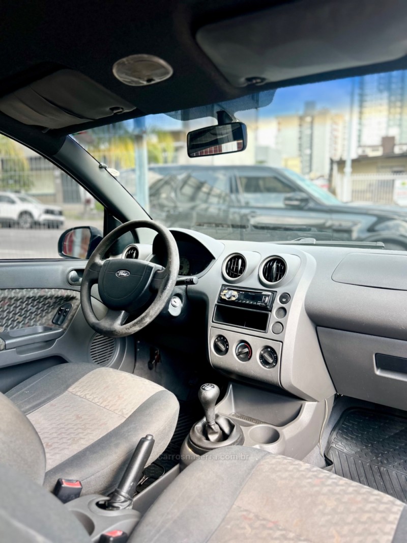 FIESTA 1.0 EDGE 8V GASOLINA 4P MANUAL - 2003 - CAXIAS DO SUL