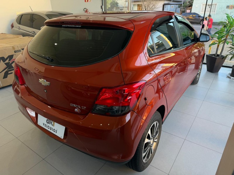 ONIX 1.4 MPFI LT 8V FLEX 4P MANUAL - 2013 - CAXIAS DO SUL