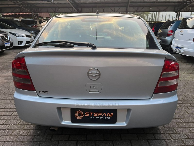 ASTRA 2.0 MPFI ADVANTAGE 8V FLEX 2P MANUAL - 2005 - FELIZ