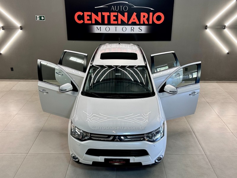 OUTLANDER 3.0 GT 4X4 V6 24V GASOLINA 4P AUTOMÁTICO - 2015 - SAPIRANGA