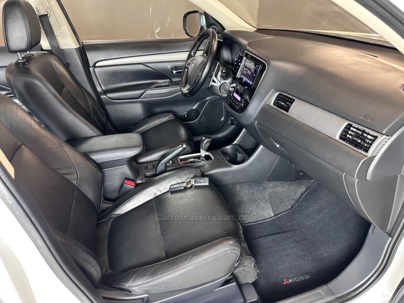 OUTLANDER 3.0 GT 4X4 V6 24V GASOLINA 4P AUTOMÁTICO - 2015 - SAPIRANGA
