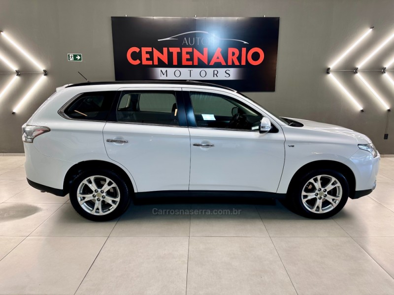 OUTLANDER 3.0 GT 4X4 V6 24V GASOLINA 4P AUTOMÁTICO - 2015 - SAPIRANGA