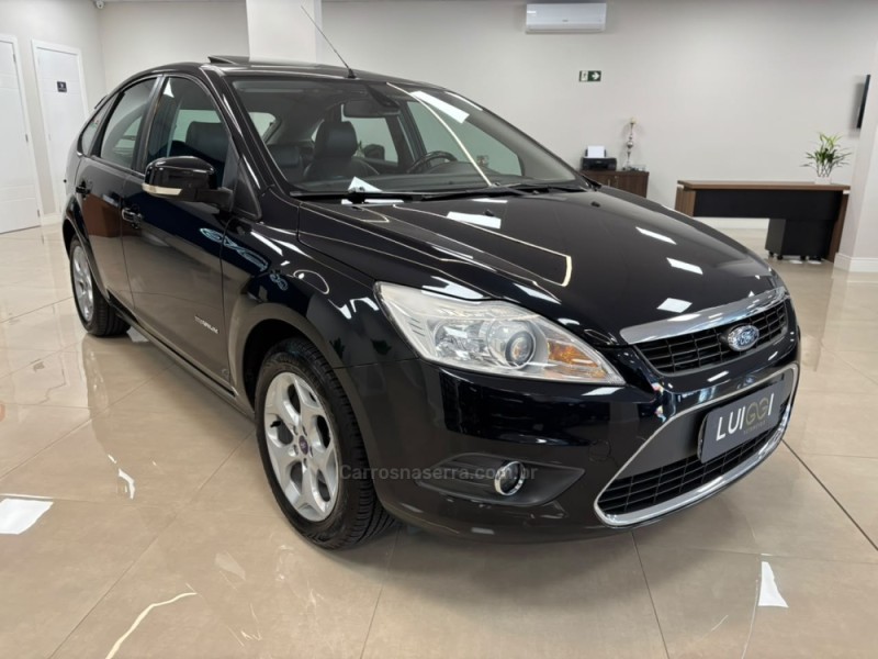 FOCUS 2.0 TITANIUM HATCH 16V FLEX 4P AUTOMÁTICO - 2013 - CARLOS BARBOSA