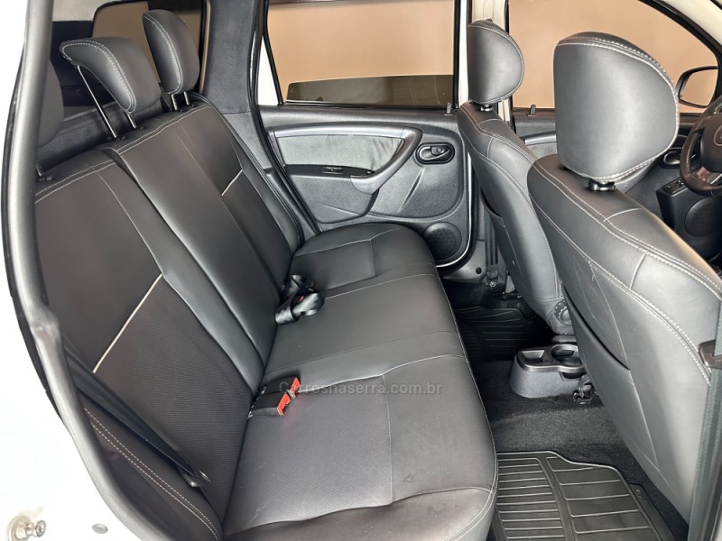 DUSTER 2.0 DYNAMIQUE 4X2 16V FLEX 4P AUTOMÁTICO - 2014 - SAPIRANGA