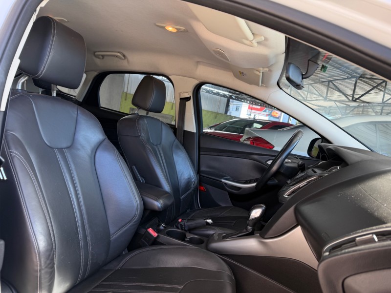 FOCUS 2.0 SE PLUS 16V FLEX 4P AUTOMÁTICO - 2015 - CAXIAS DO SUL