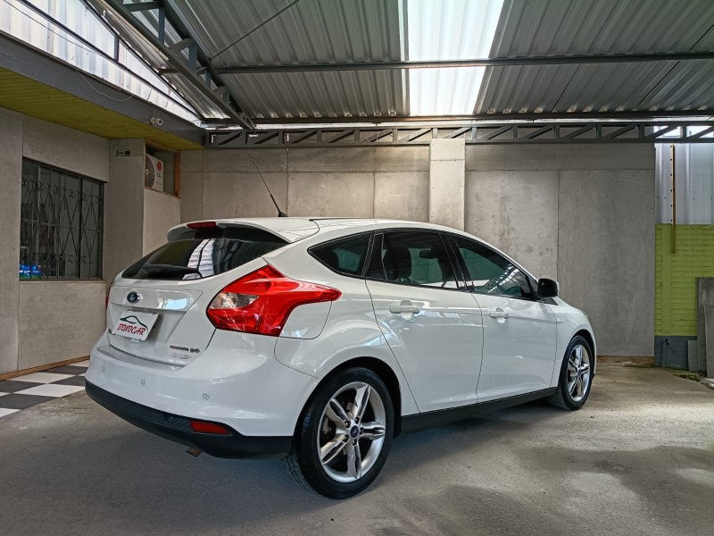FOCUS 2.0 SE PLUS 16V FLEX 4P AUTOMÁTICO - 2015 - CAXIAS DO SUL