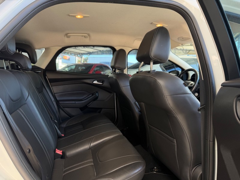 FOCUS 2.0 SE PLUS 16V FLEX 4P AUTOMÁTICO - 2015 - CAXIAS DO SUL