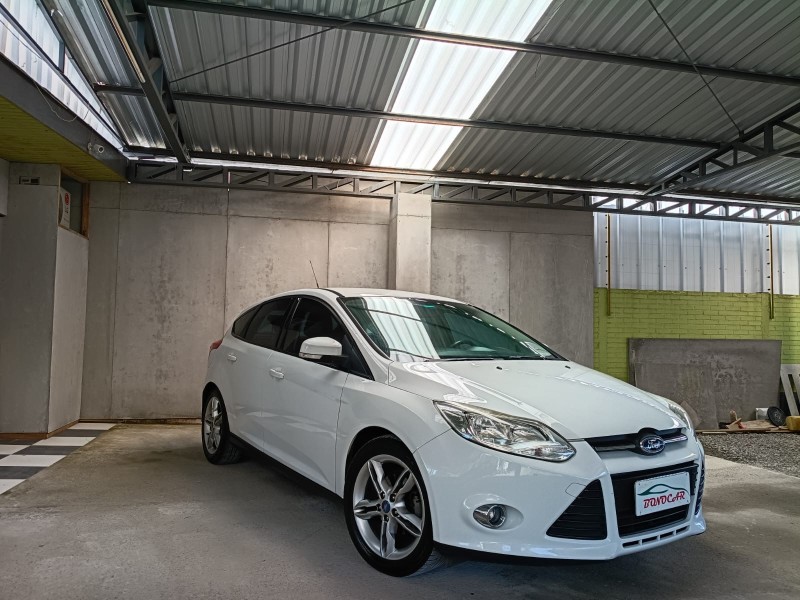FOCUS 2.0 SE PLUS 16V FLEX 4P AUTOMÁTICO - 2015 - CAXIAS DO SUL