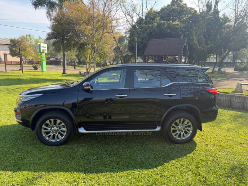 HILUX SW4 2.8 SRX 4X4 7 LUGARES 16V TURBO INTERCOOLER DIESEL 4P AUTOMÁTICO - 2024 - BROCHIER