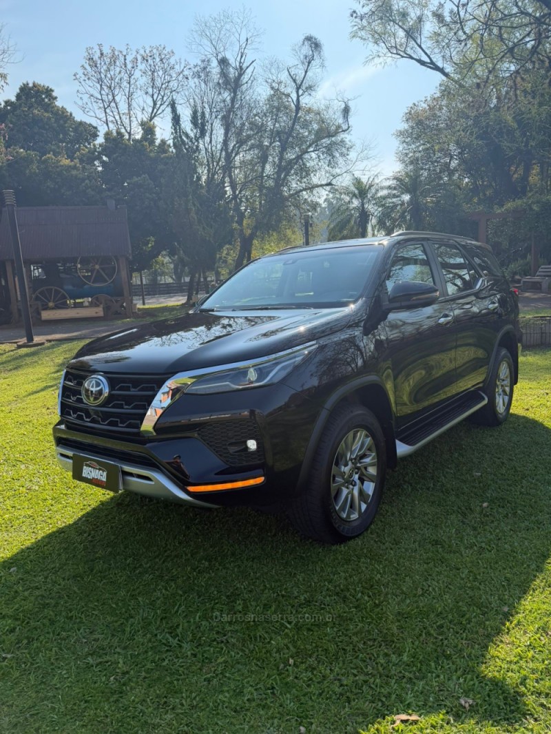 HILUX SW4 2.8 SRX 4X4 7 LUGARES 16V TURBO INTERCOOLER DIESEL 4P AUTOMÁTICO - 2024 - BROCHIER