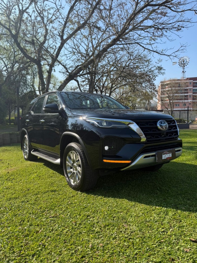 HILUX SW4 2.8 SRX 4X4 7 LUGARES 16V TURBO INTERCOOLER DIESEL 4P AUTOMÁTICO - 2024 - BROCHIER