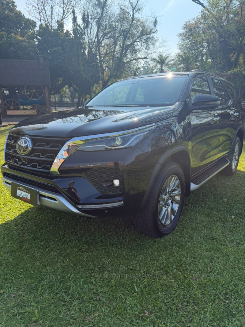 HILUX SW4 2.8 SRX 4X4 7 LUGARES 16V TURBO INTERCOOLER DIESEL 4P AUTOMÁTICO - 2024 - BROCHIER